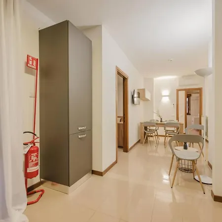 Unico 3a, 2 Camere, Parcheggio Gratis, 10 Minuti Da *