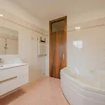 Unico 3a, 2 Camere, Parcheggio Gratis, 10 Minuti Da 公寓
