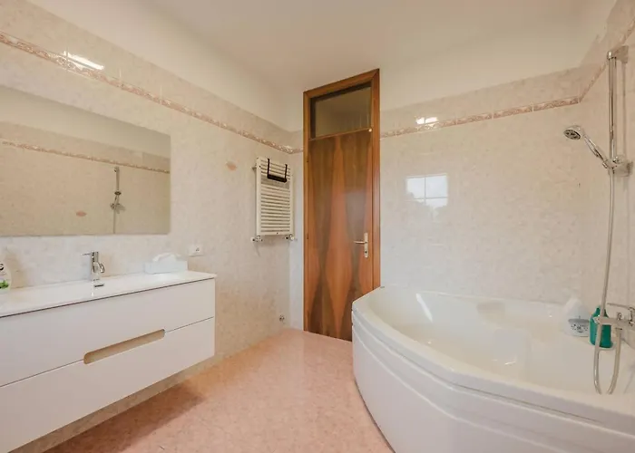 2 Camere, Parcheggio Gratis, 10 Minuti Da Apartment