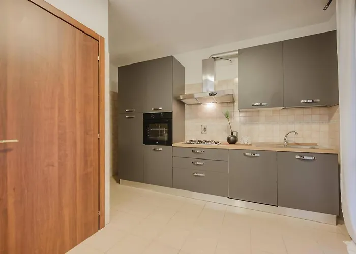 Apartamento 2 Camere, Parcheggio Gratis, 10 Minuti Da *